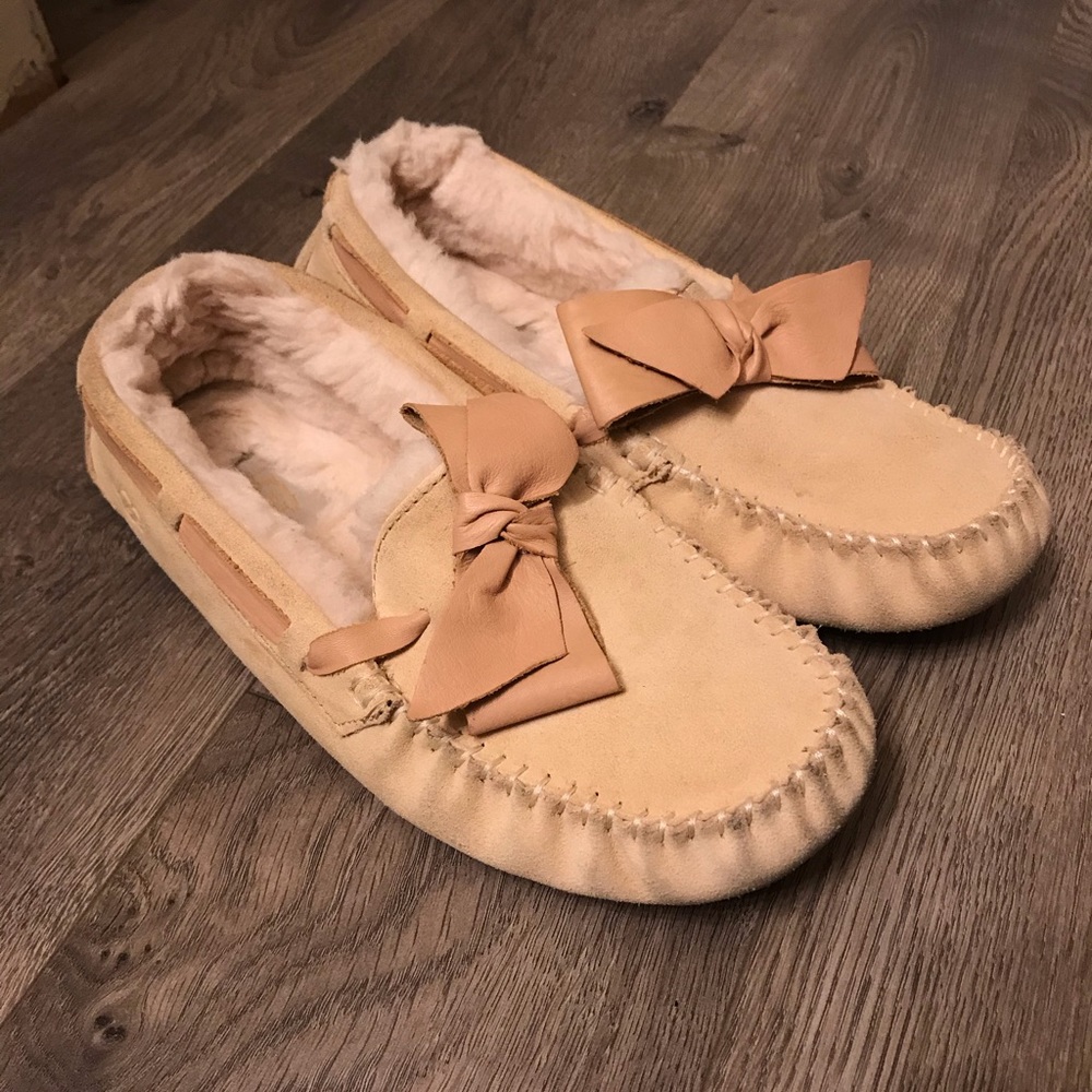 UGG Dakota Leather Bow Moccasin Slippers 1020031